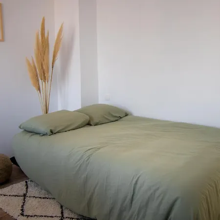 Beautiful 200m From Beach Apartment *
