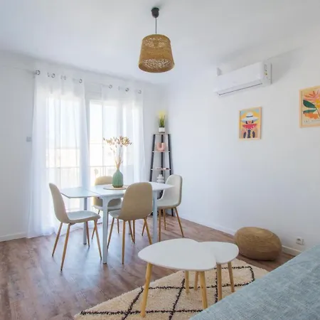 Beautiful 200m From Beach Apartment